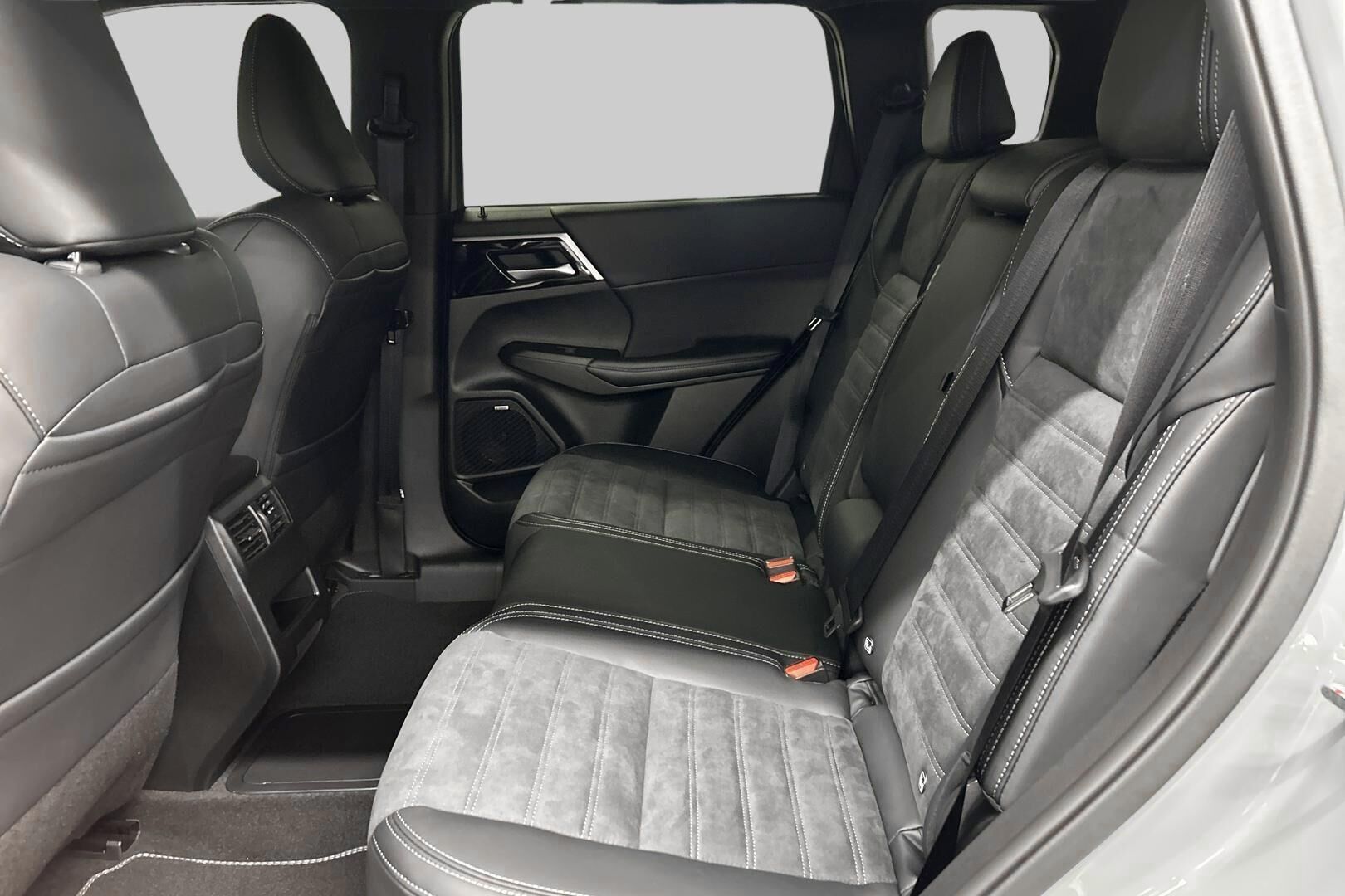 Mitsubishi Outlander iso kuva 9