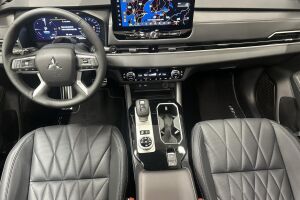 Mitsubishi Outlander esikatselu 10