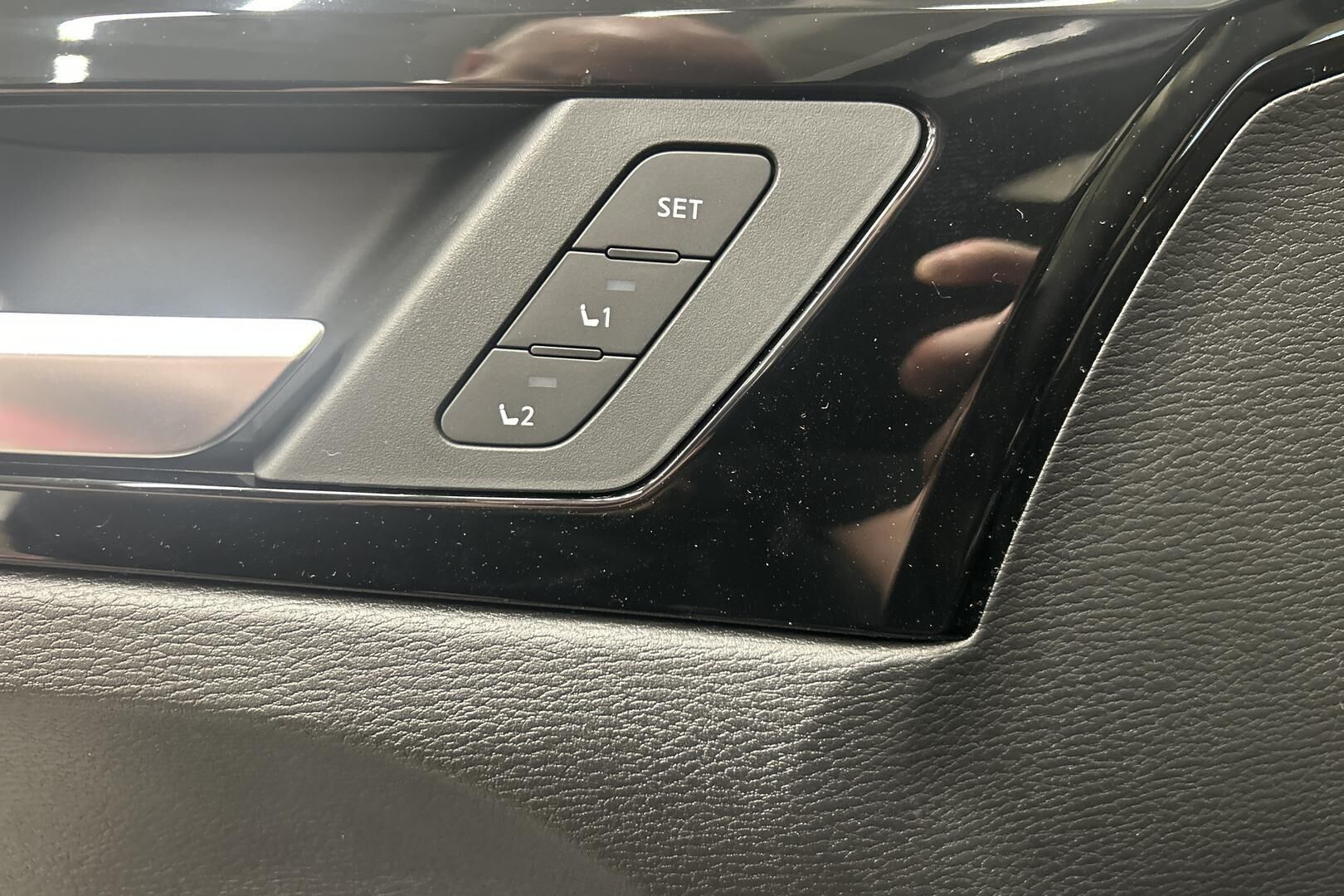 Mitsubishi Outlander iso kuva 14