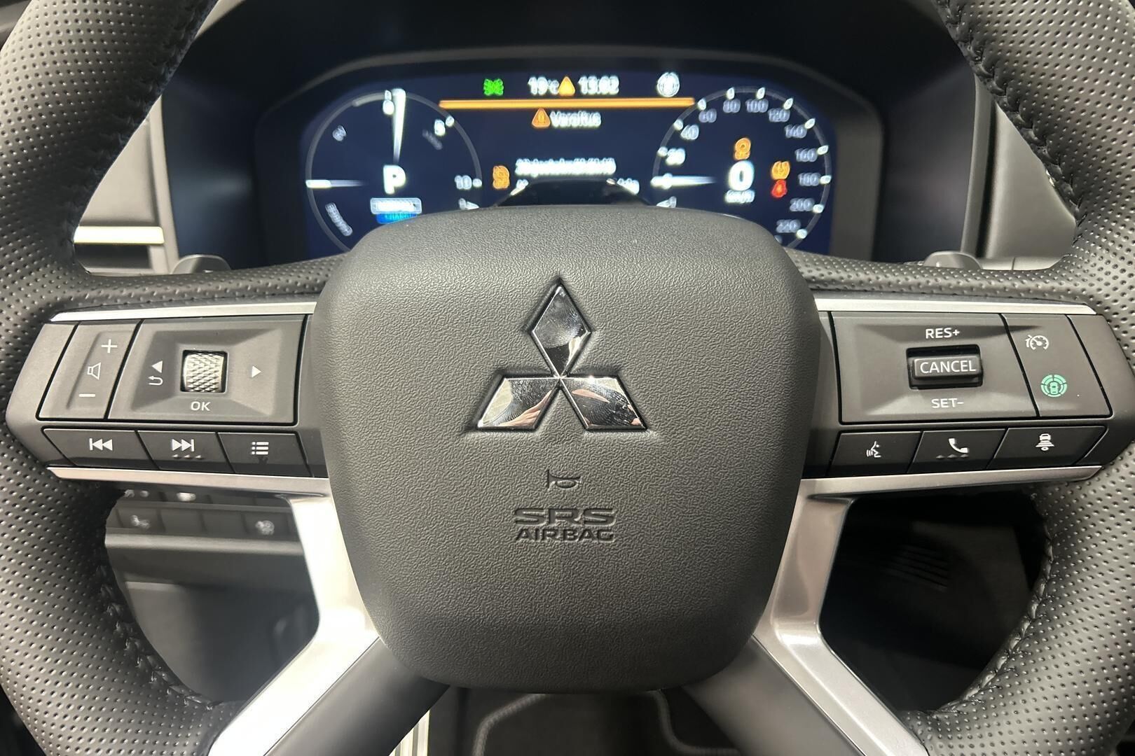 Mitsubishi Outlander iso kuva 16