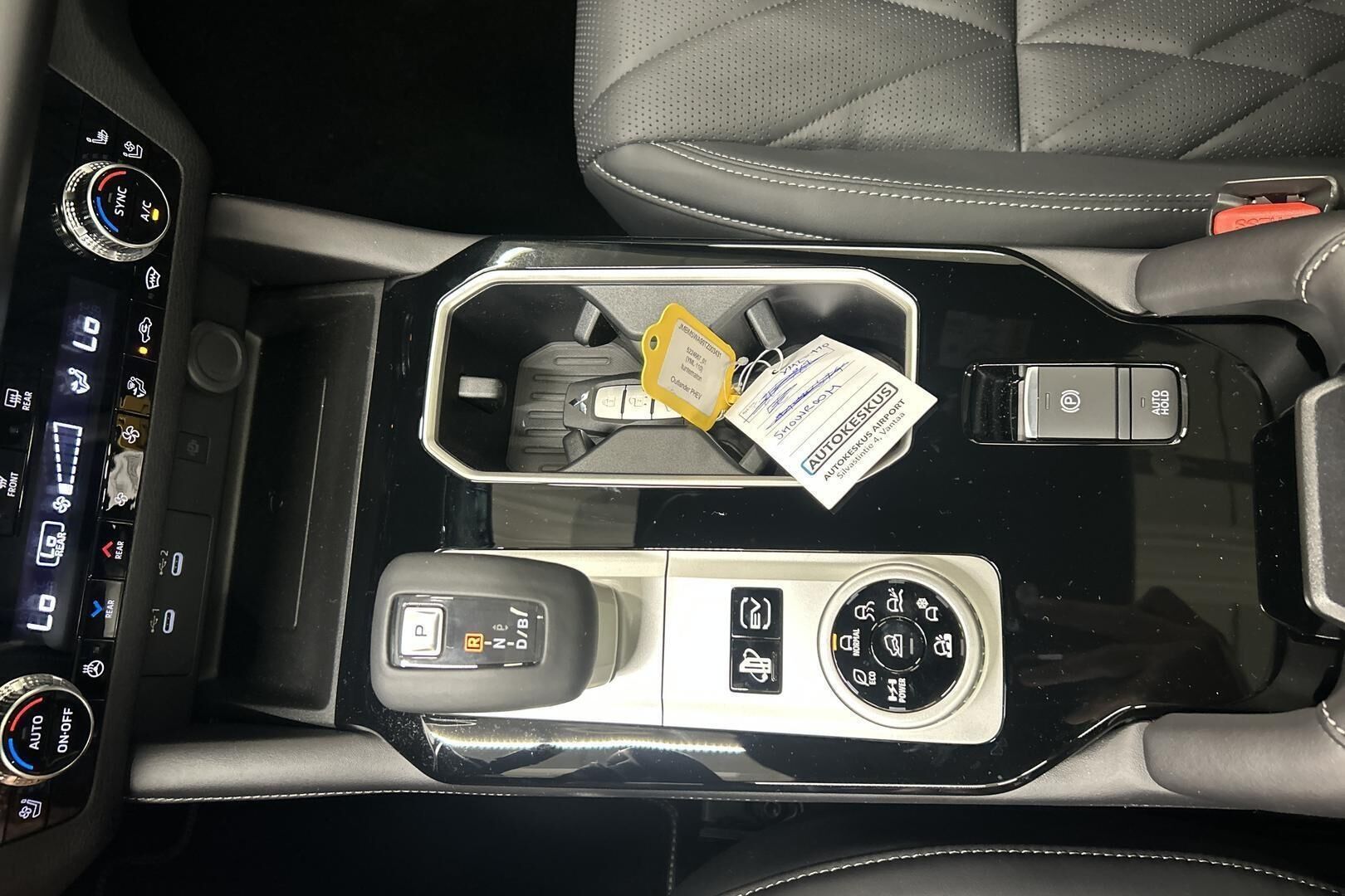 Mitsubishi Outlander iso kuva 13