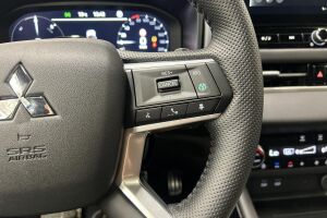 Mitsubishi Outlander esikatselu 14