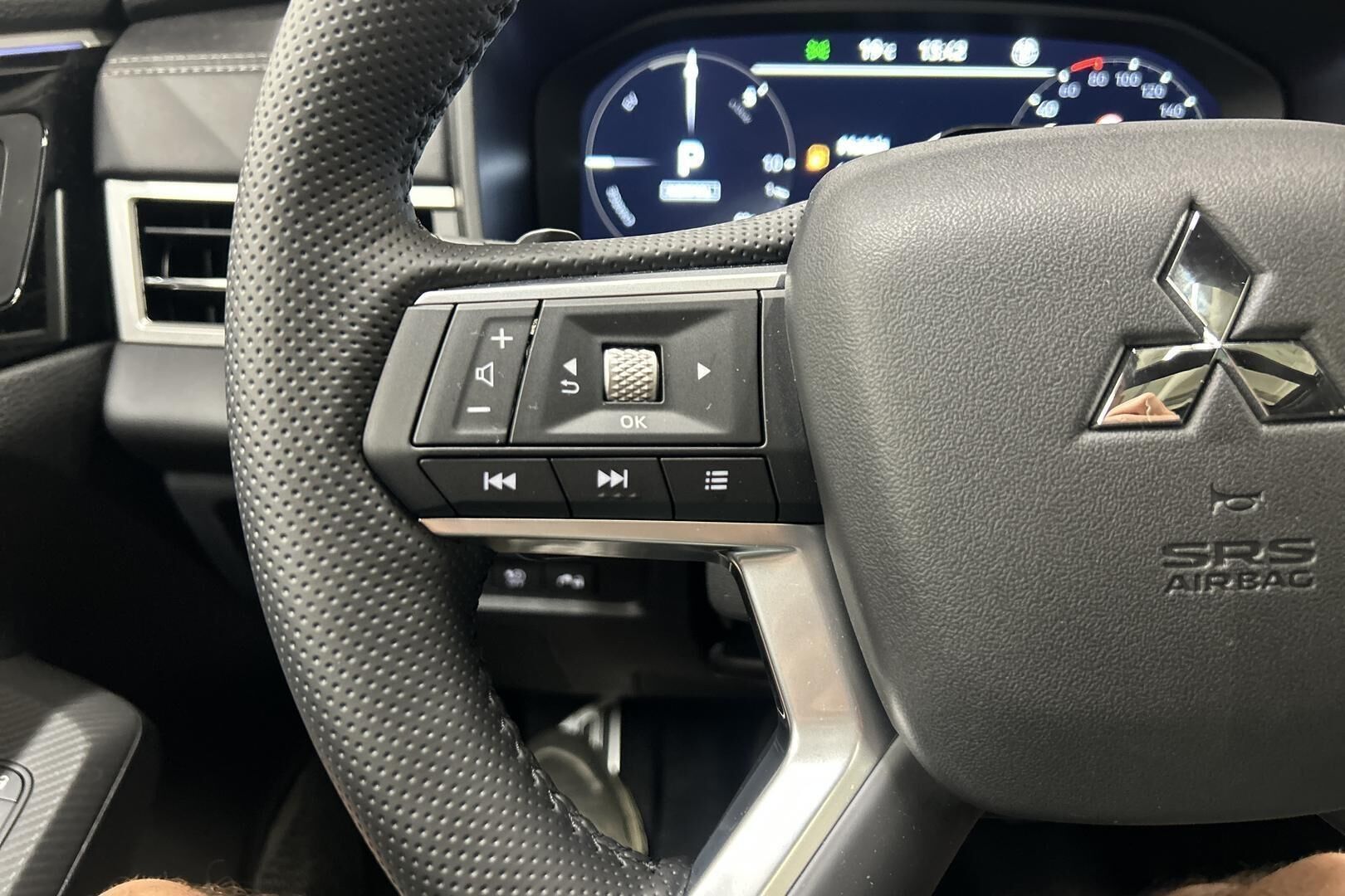 Mitsubishi Outlander iso kuva 15