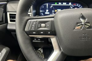 Mitsubishi Outlander esikatselu 15