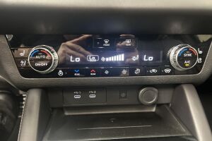 Mitsubishi Outlander esikatselu 22