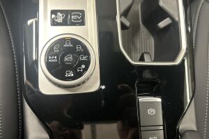 Mitsubishi Outlander esikatselu 24