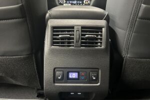 Mitsubishi Outlander esikatselu 30