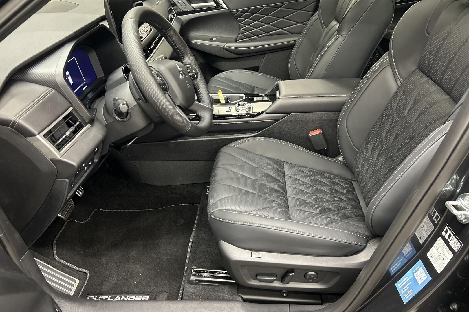 Mitsubishi Outlander iso kuva 7