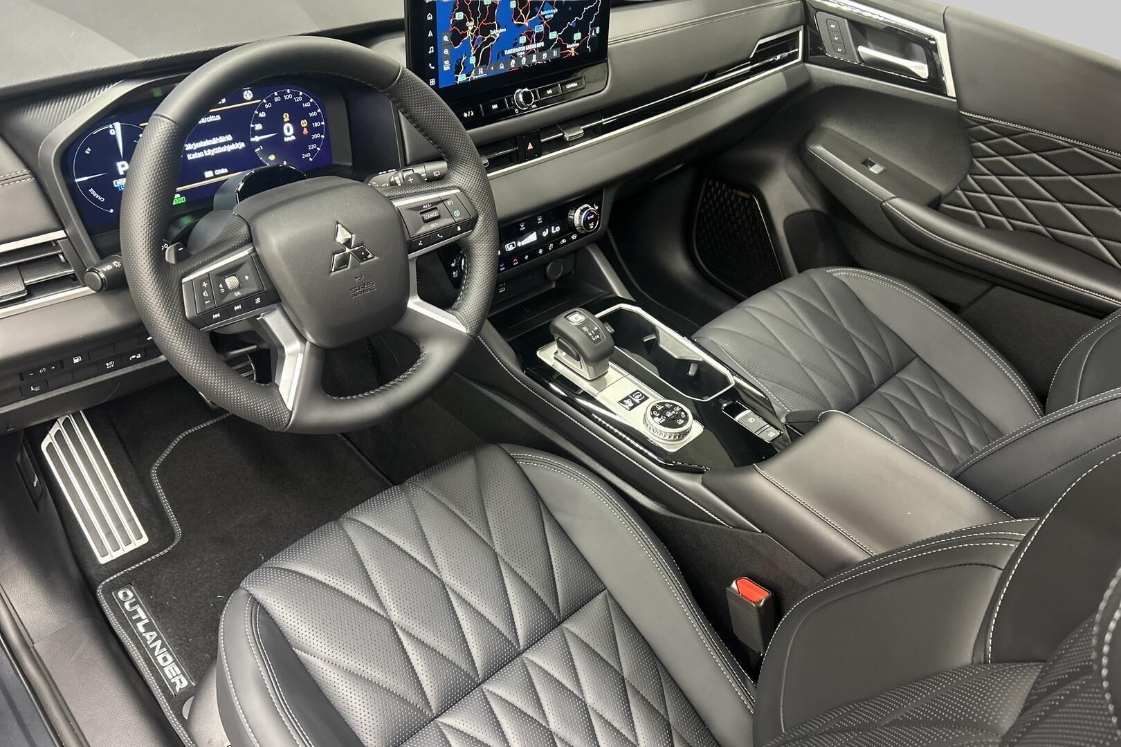 Mitsubishi Outlander iso kuva 8