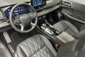 Mitsubishi Outlander esikatselu 8