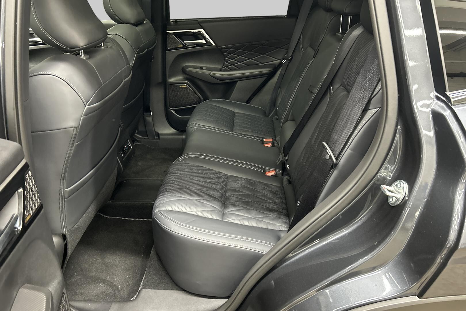 Mitsubishi Outlander iso kuva 8