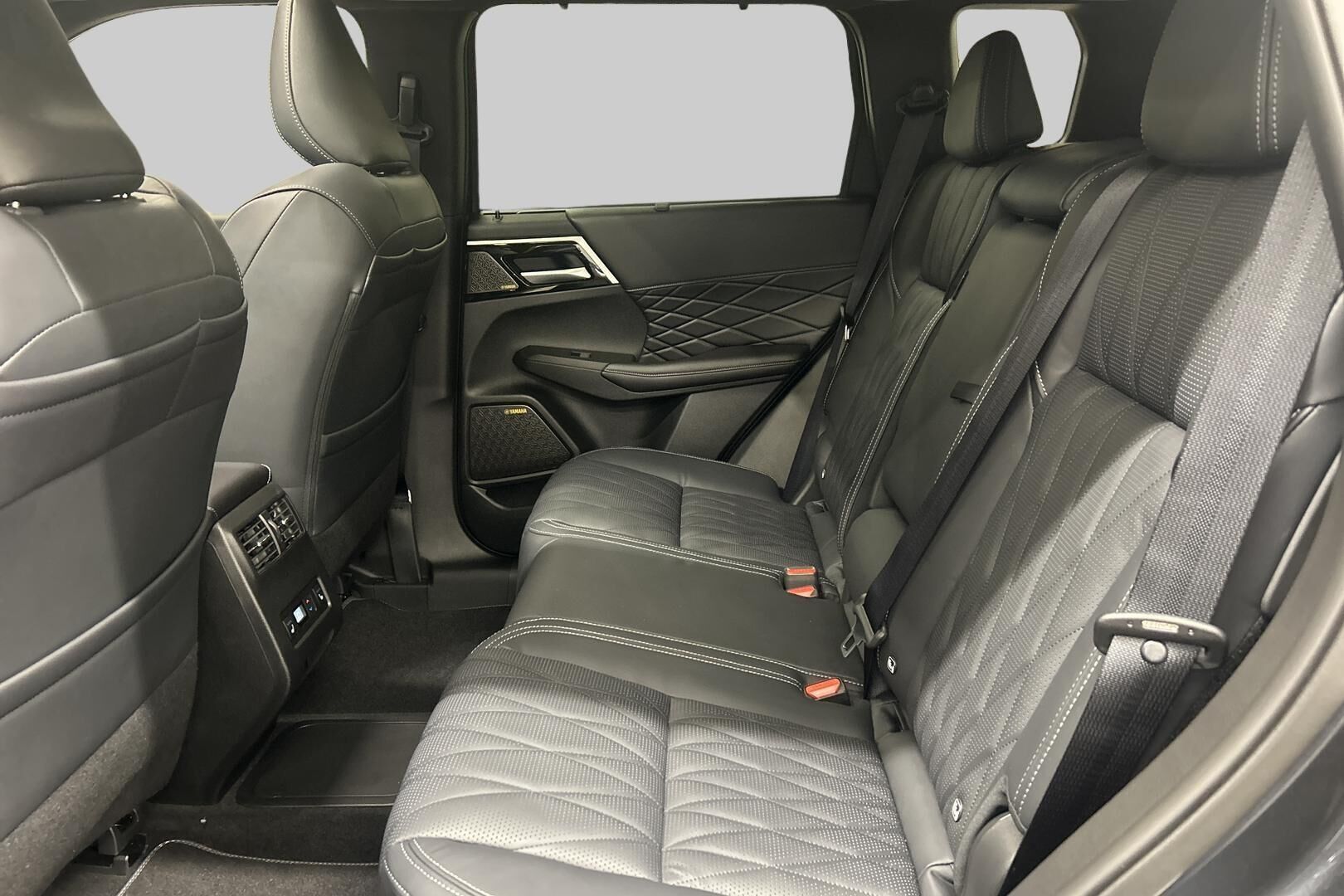 Mitsubishi Outlander iso kuva 9