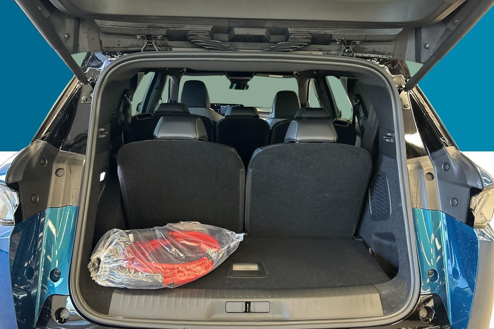 Peugeot E-5008 iso kuva 28