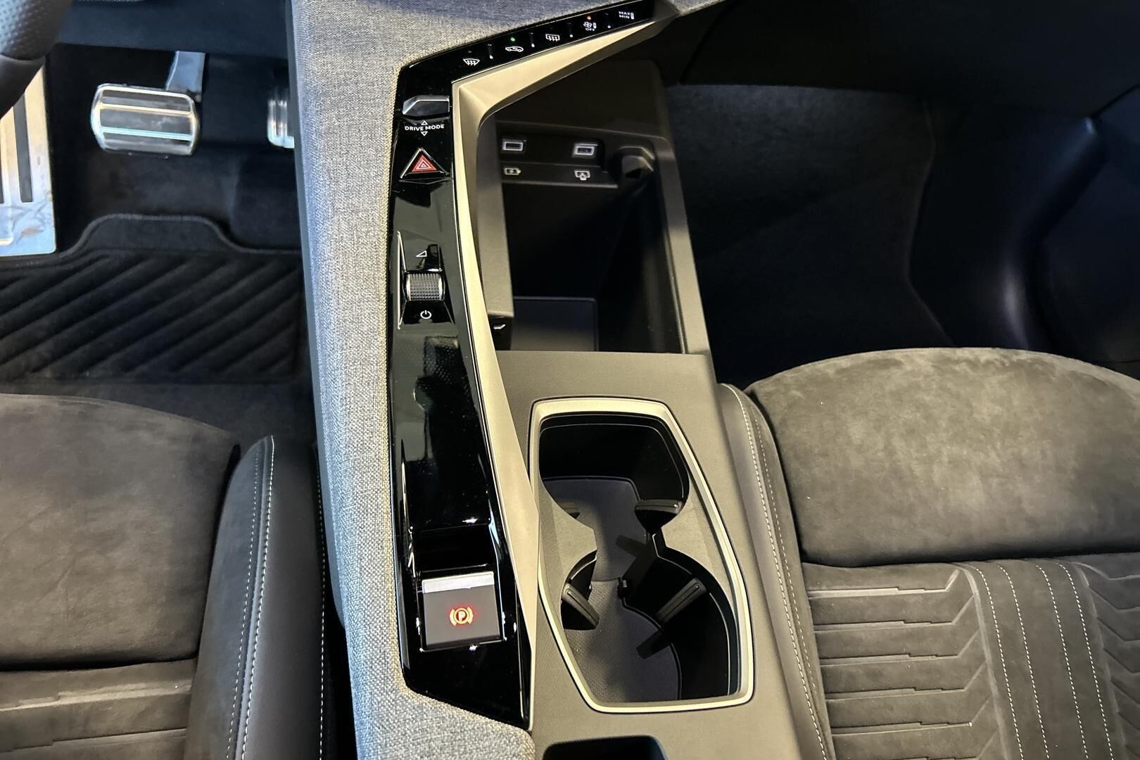 Peugeot E-5008 iso kuva 32