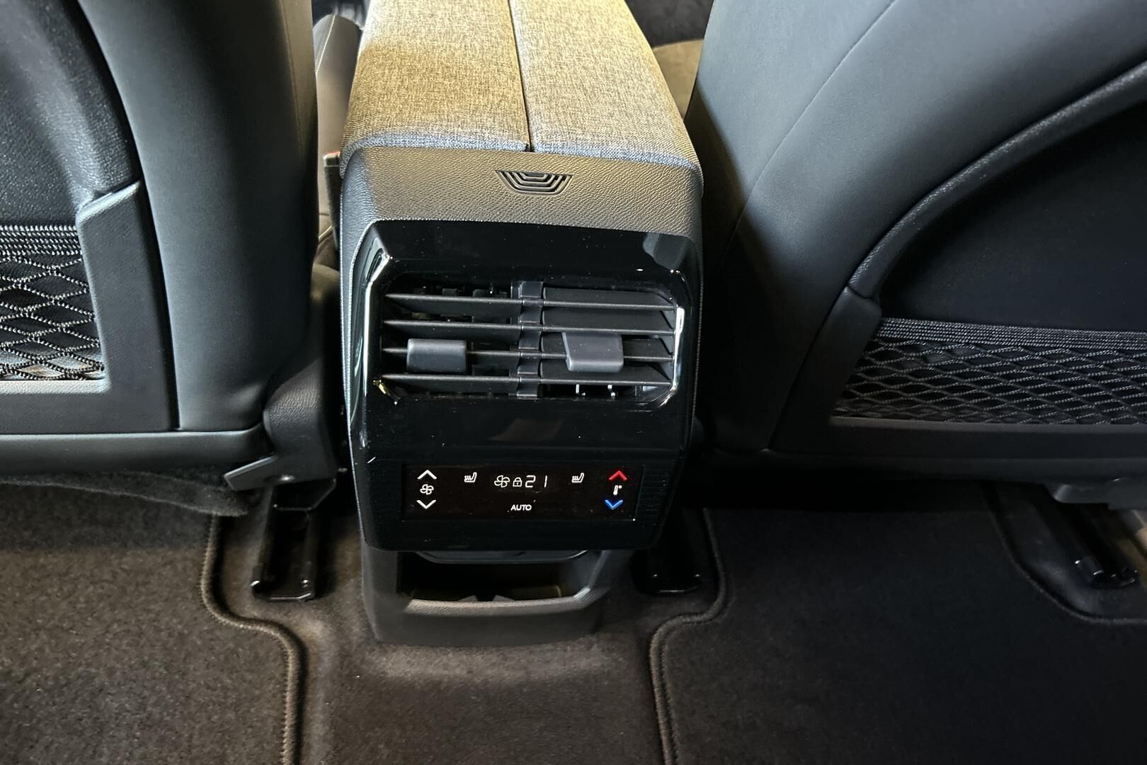Peugeot E-5008 iso kuva 23