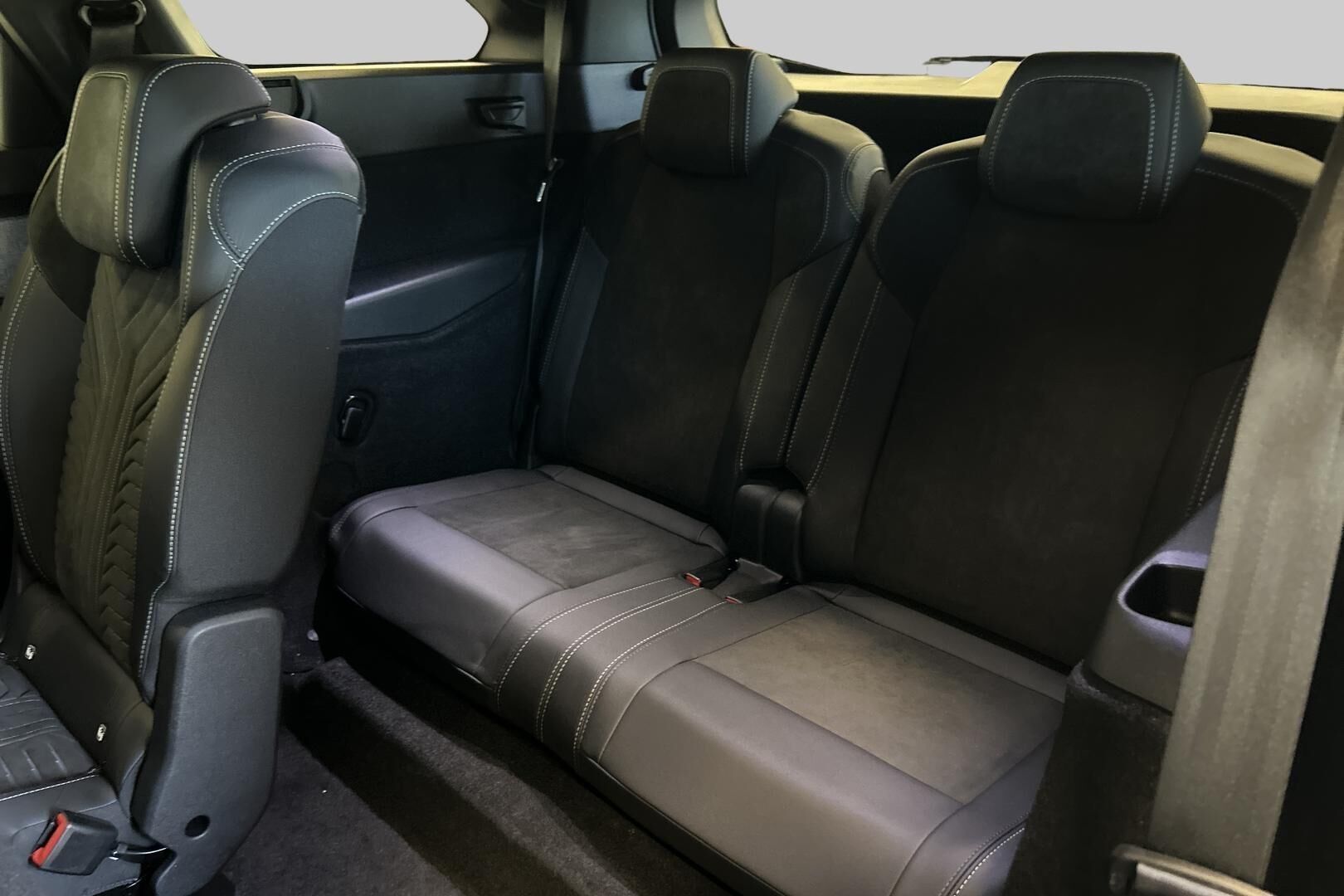 Peugeot E-5008 iso kuva 34