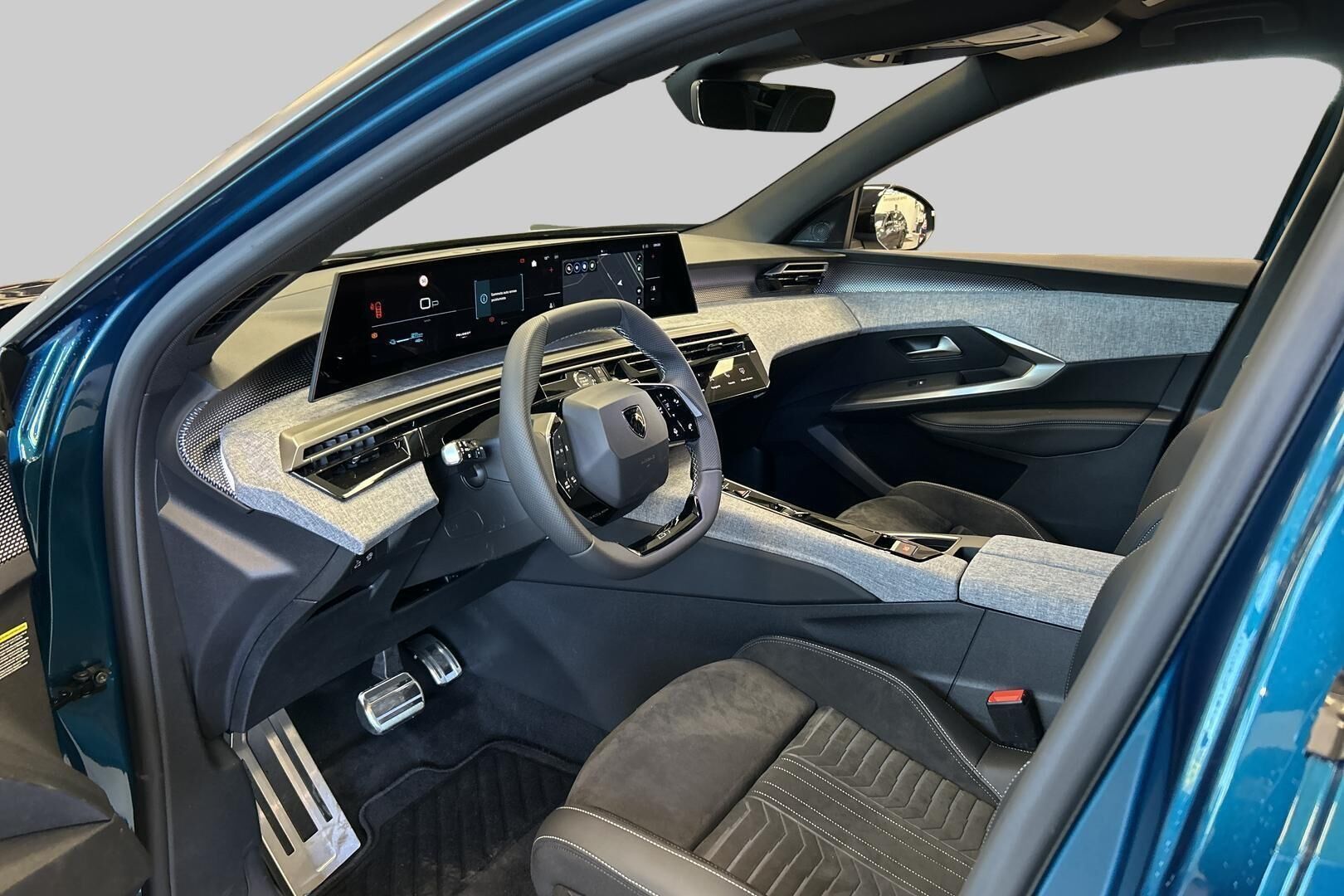 Peugeot E-5008 iso kuva 6