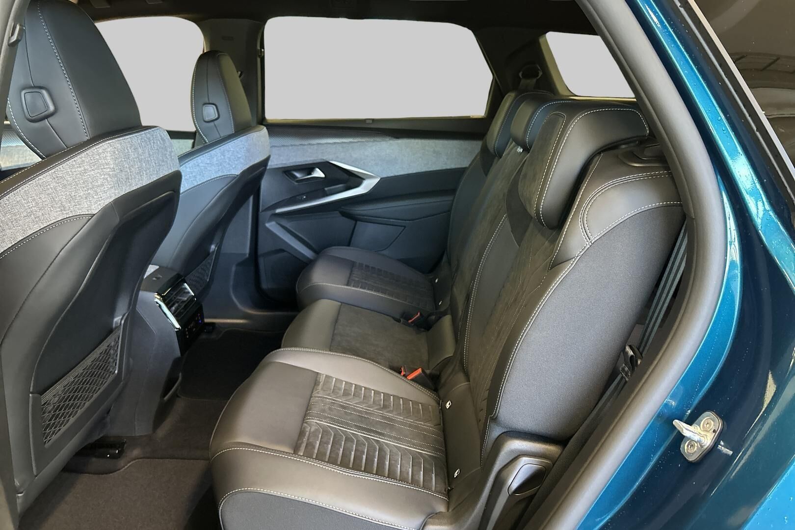 Peugeot E-5008 iso kuva 7