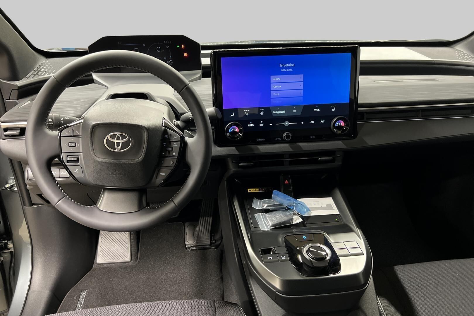Toyota C-HR+ iso kuva 10