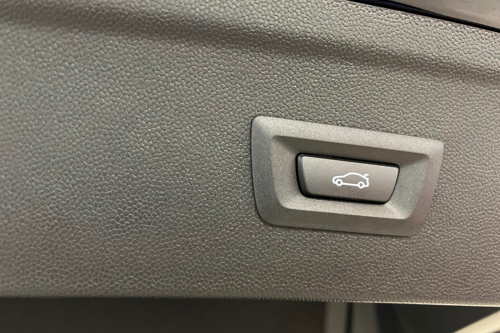 BMW iX iso kuva 14
