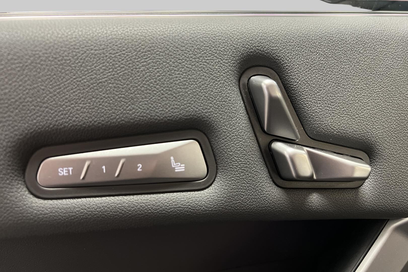 BMW iX iso kuva 17