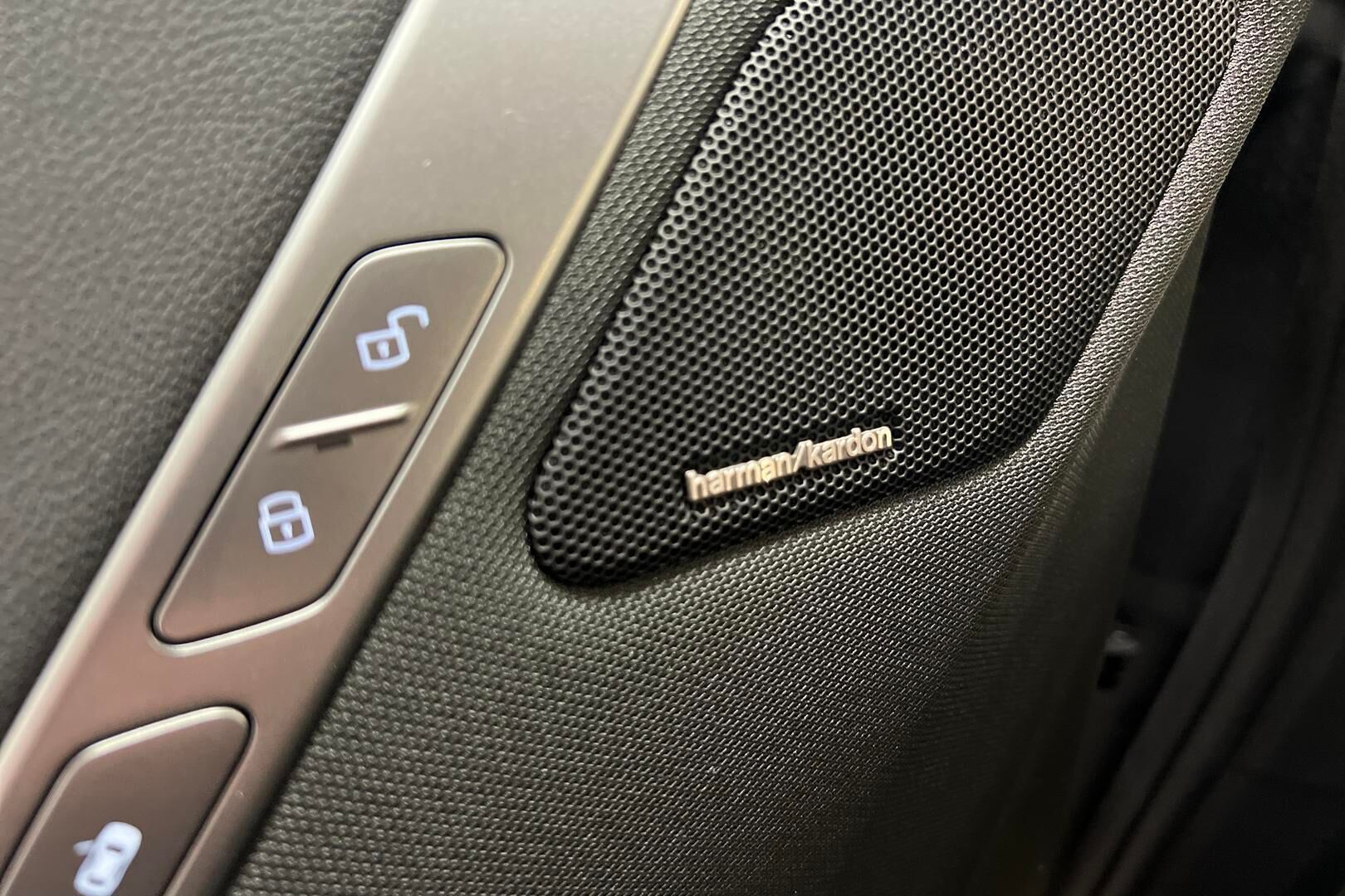 BMW iX iso kuva 25