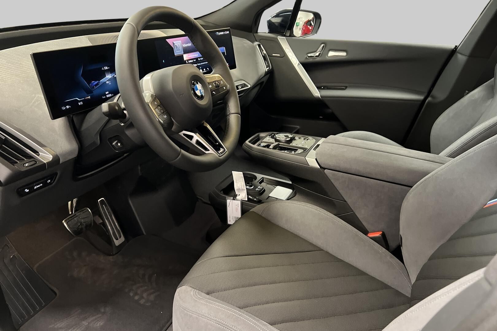 BMW iX iso kuva 8