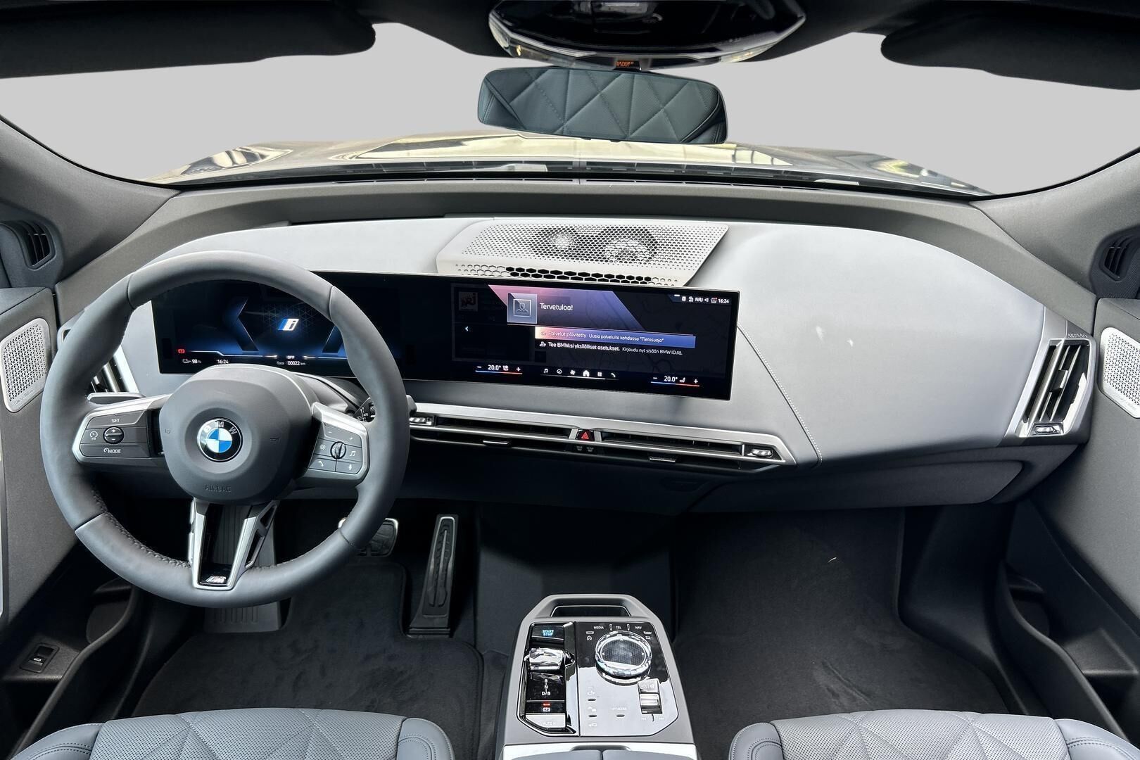 BMW iX iso kuva 10