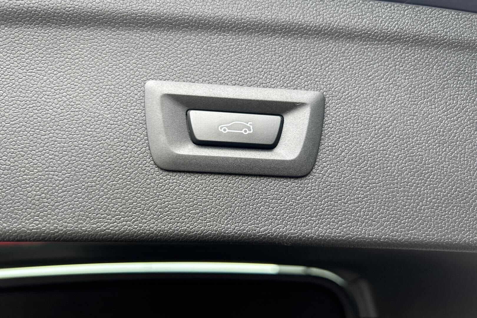 BMW iX iso kuva 13