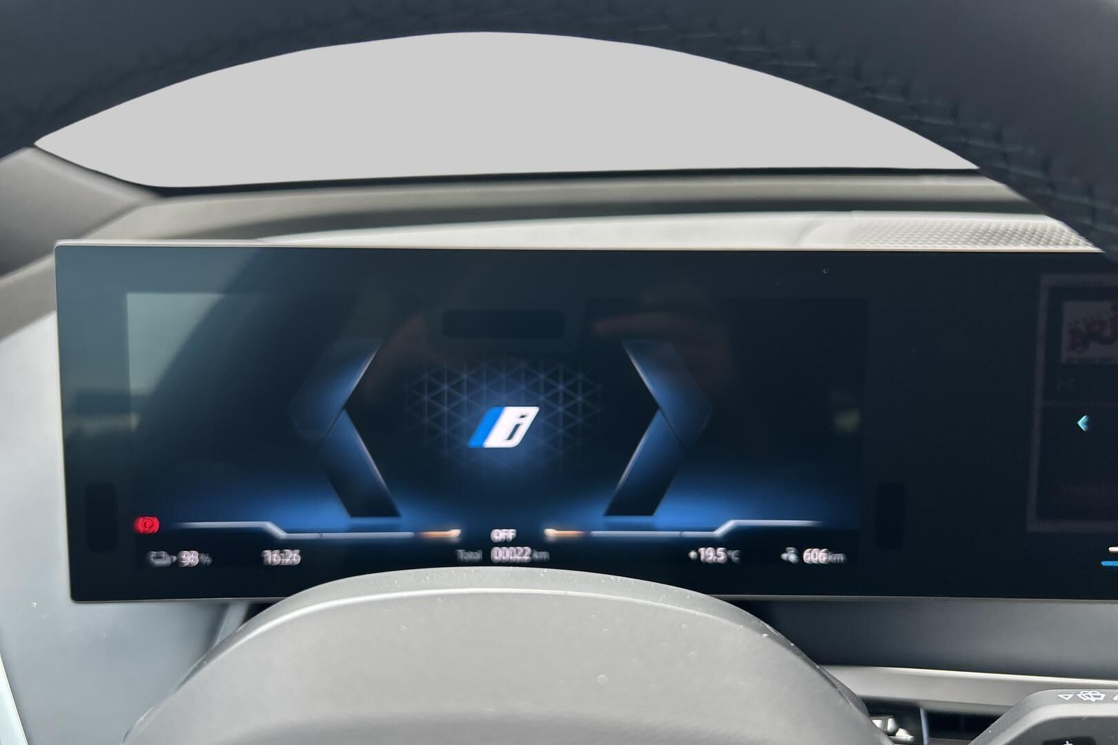 BMW iX iso kuva 21