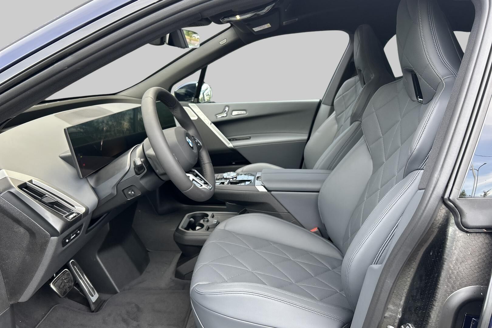 BMW iX iso kuva 8
