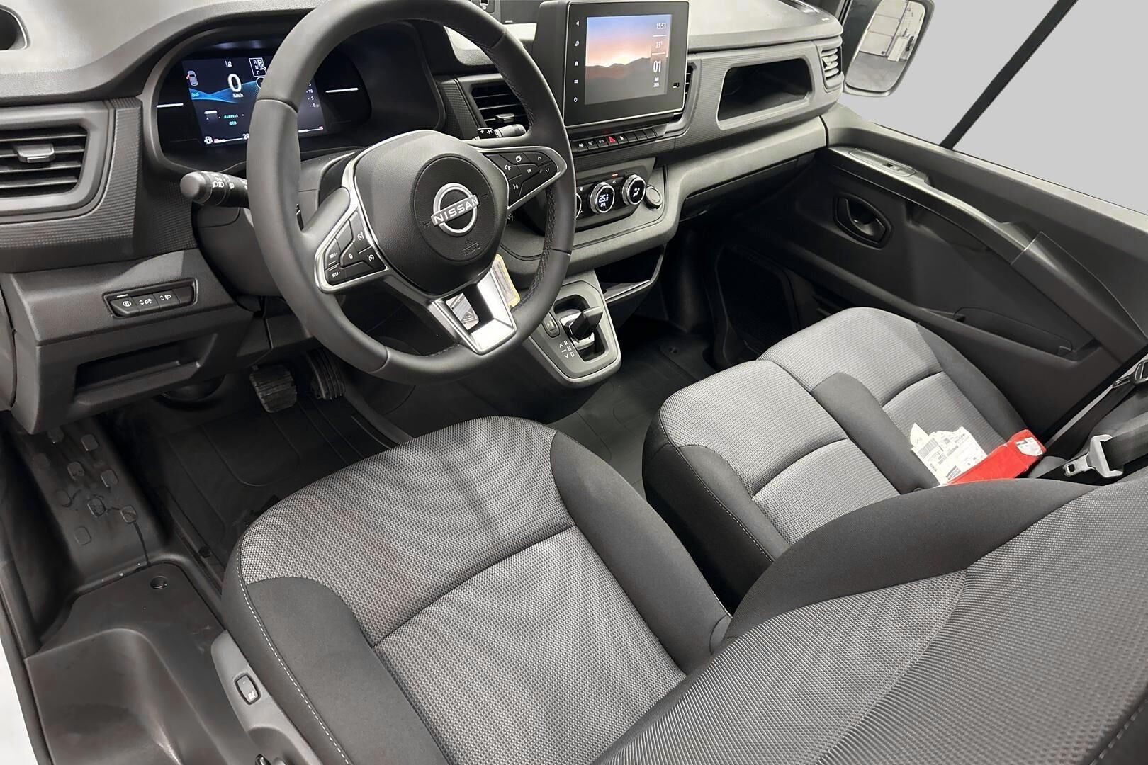 Nissan Primastar iso kuva 14