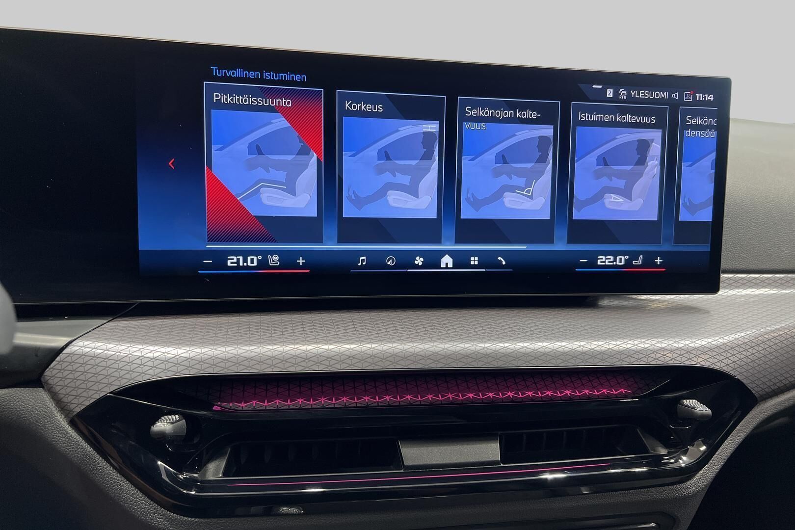 BMW I4 M60 iso kuva 25