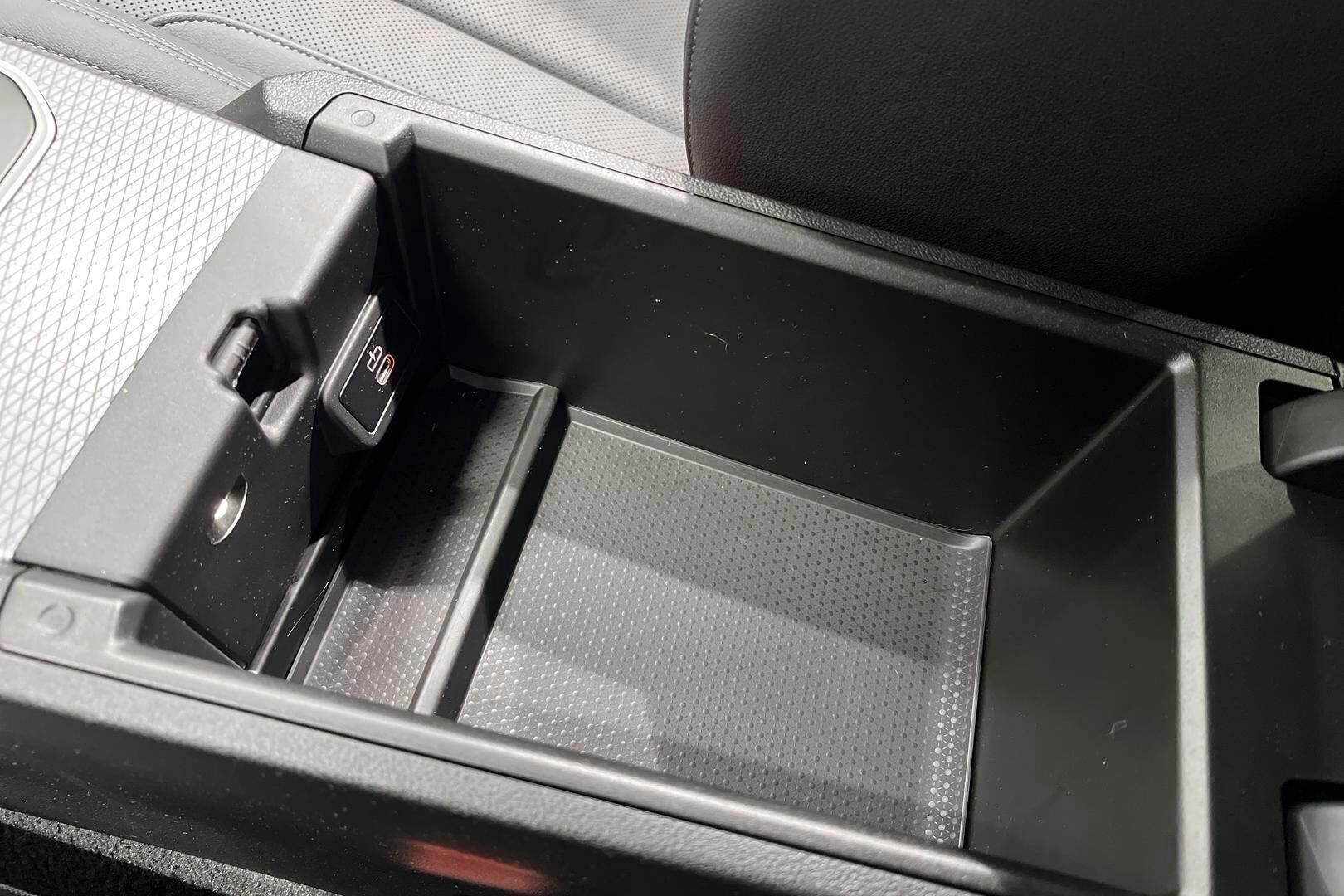 BMW I4 M60 iso kuva 30