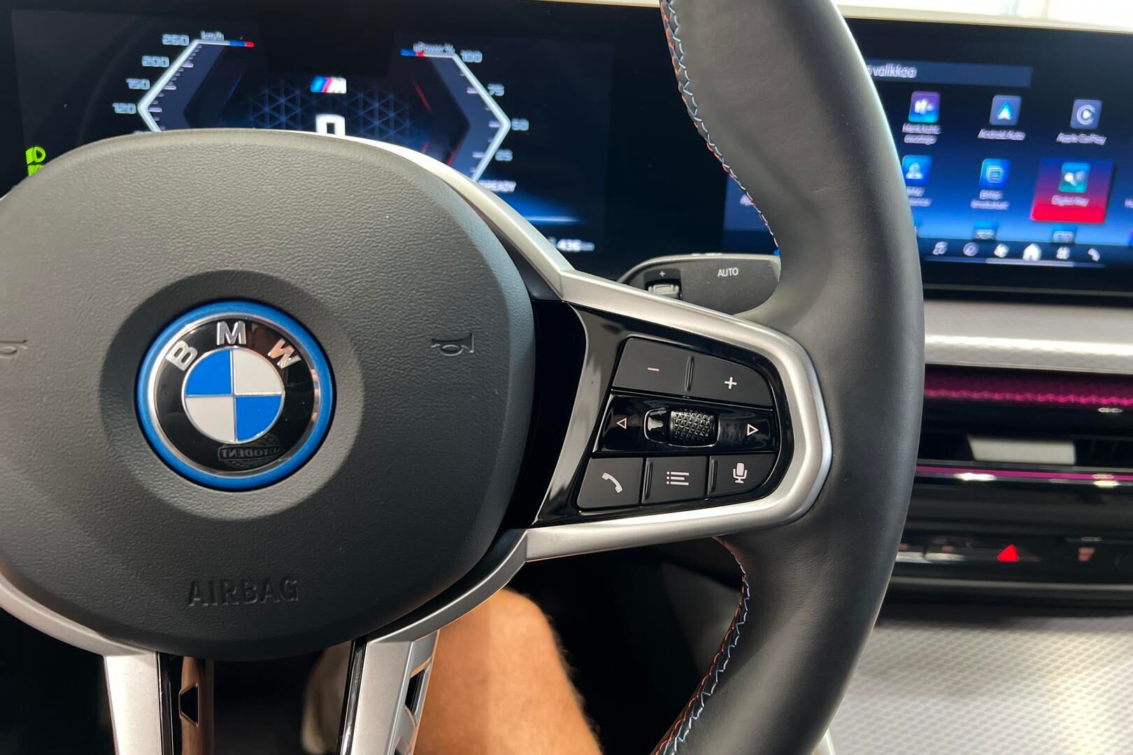 BMW I4 M60 iso kuva 32