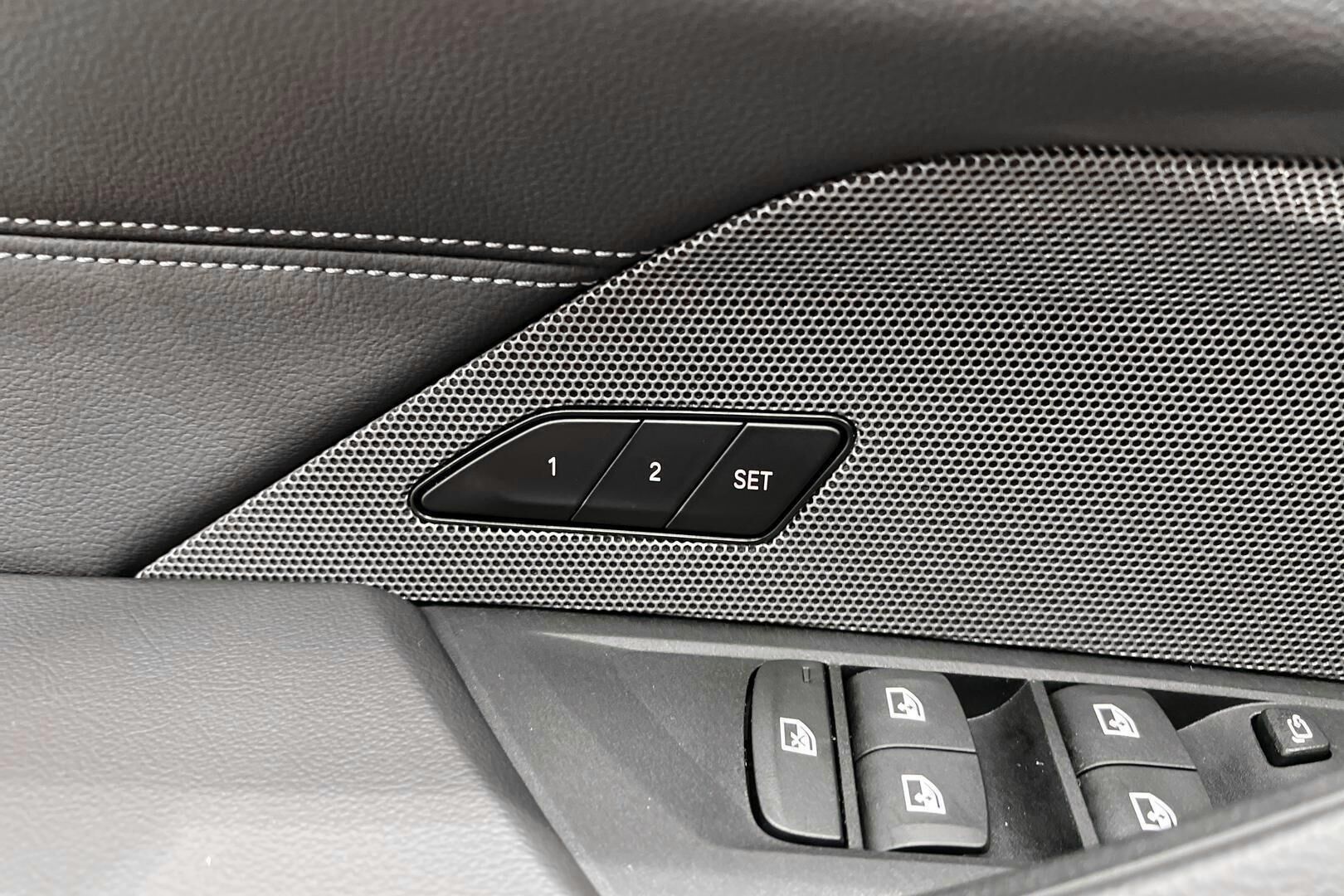 BMW I4 M60 iso kuva 37