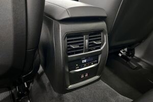 BMW I4 M60 esikatselu 40