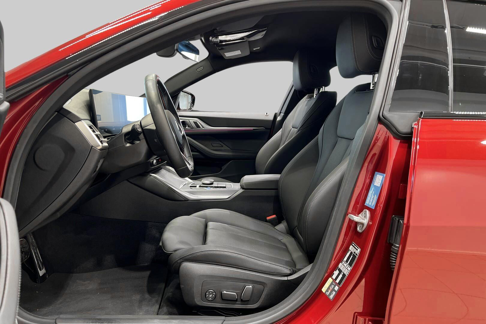 BMW I4 M60 iso kuva 8