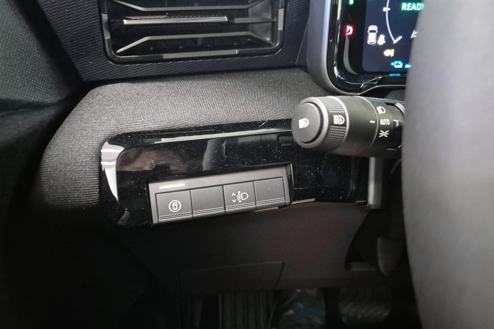 Nissan Micra iso kuva 10