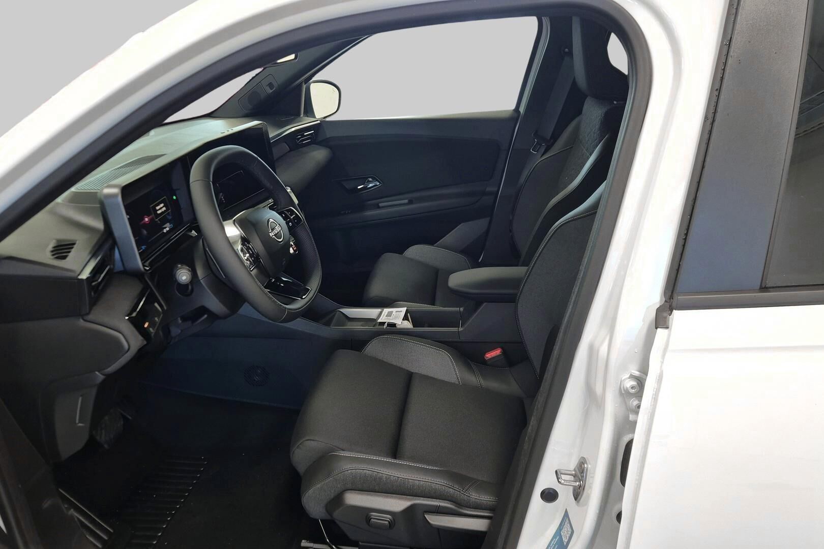 Nissan Micra iso kuva 5