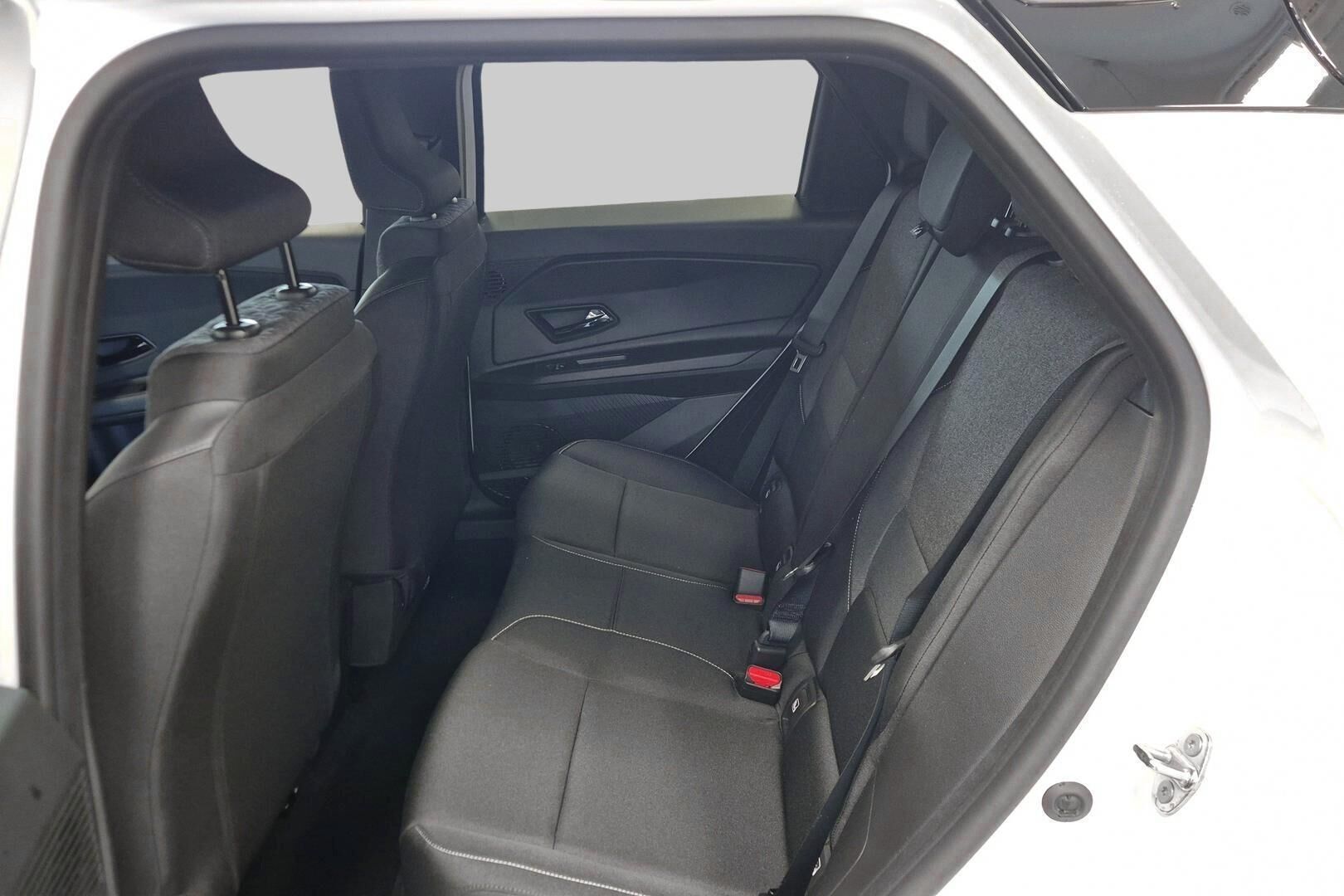 Nissan Micra iso kuva 15