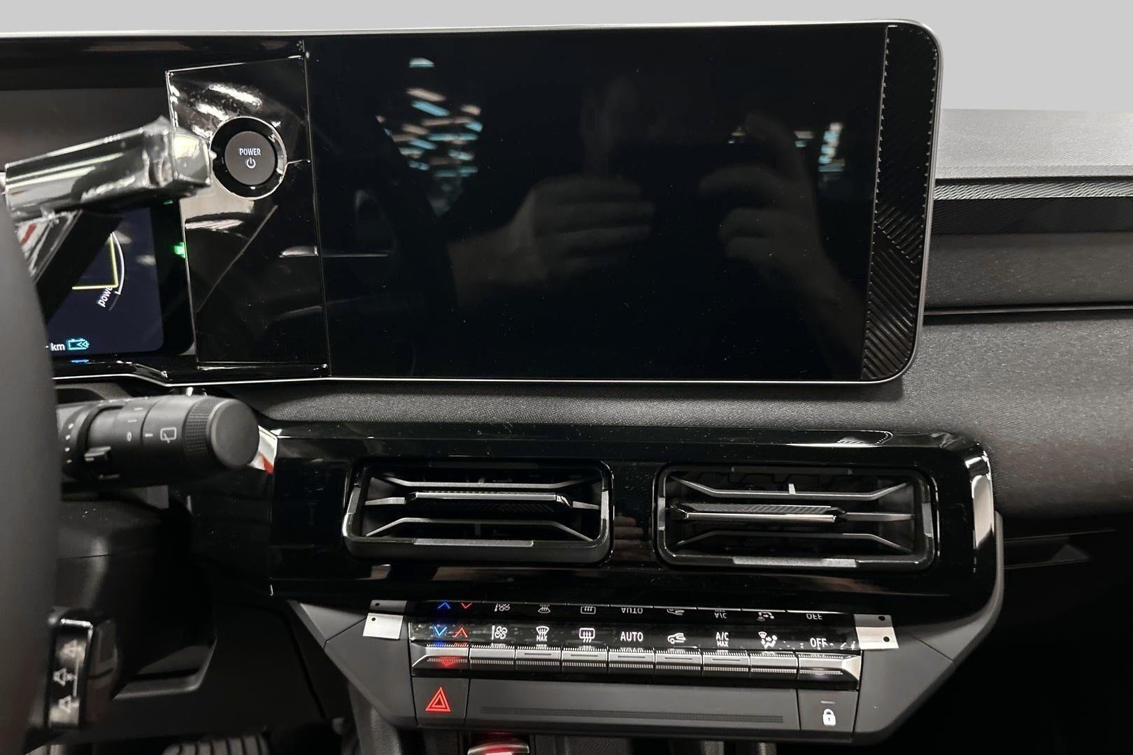 Nissan Micra iso kuva 22