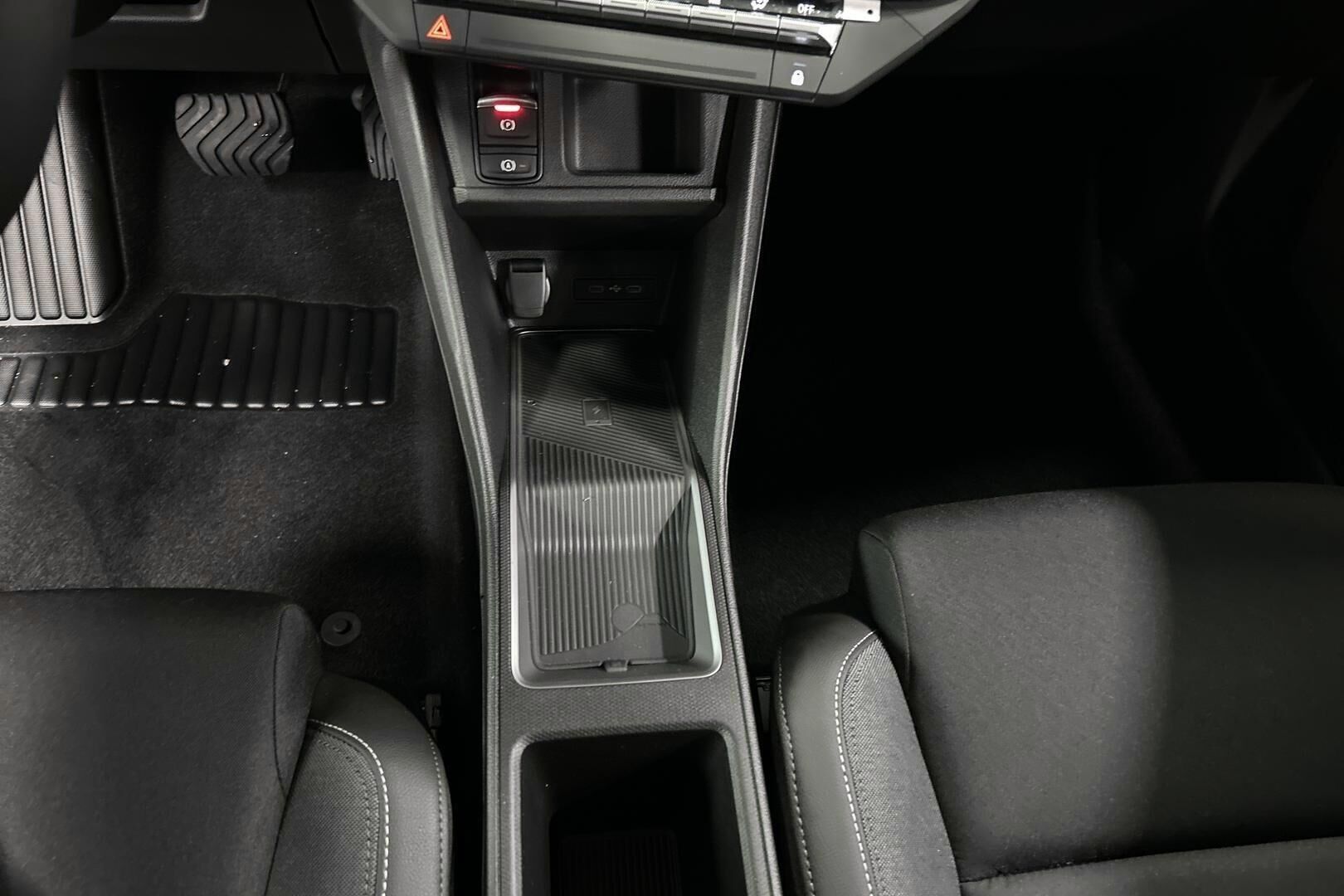 Nissan Micra iso kuva 10