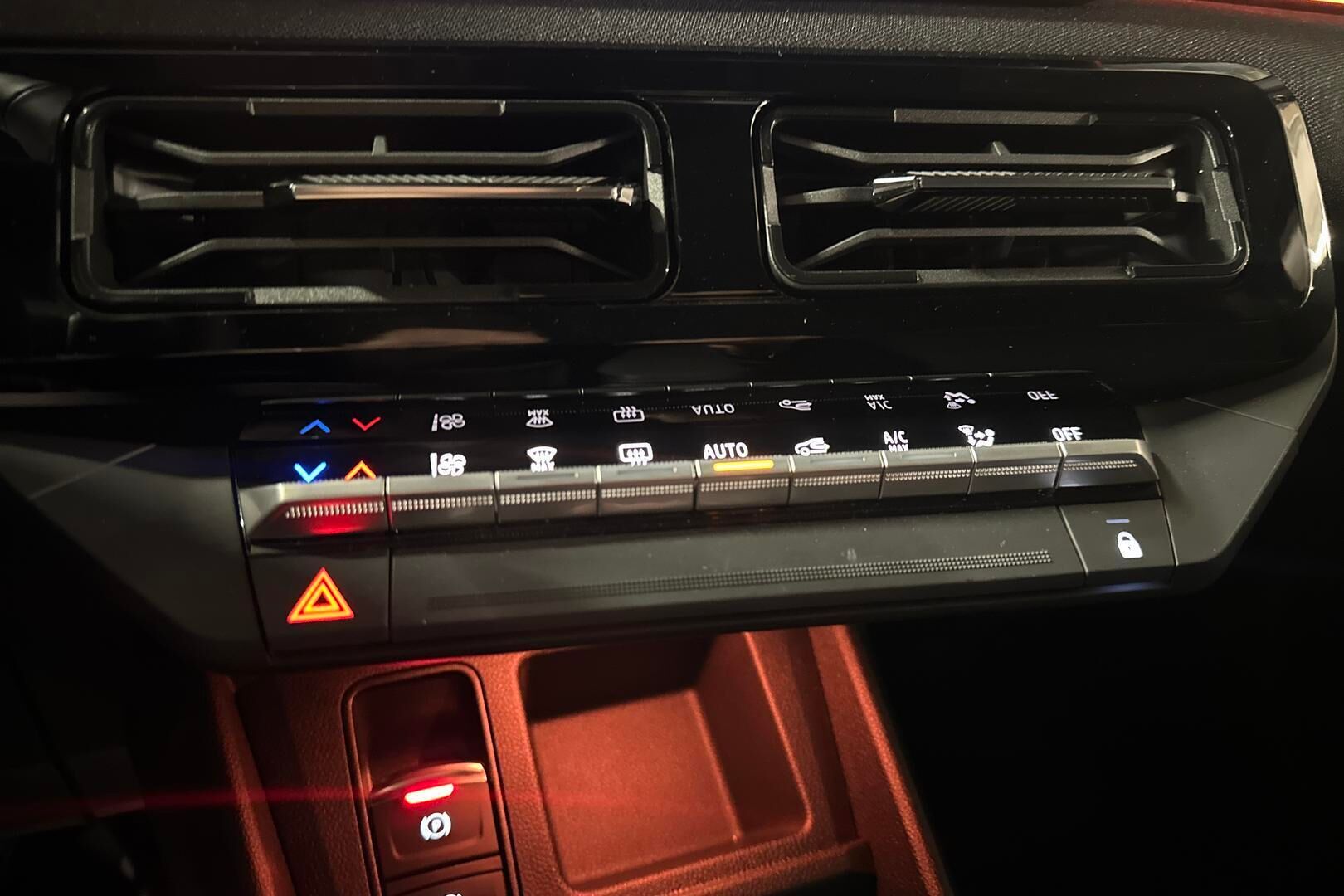Nissan Micra iso kuva 20