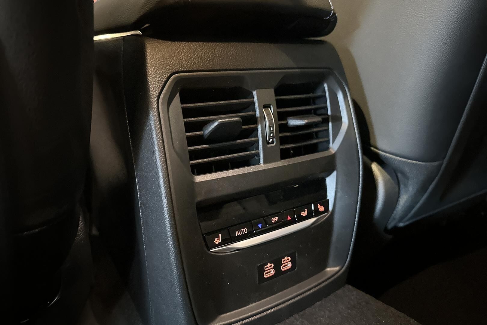 BMW i4 iso kuva 25