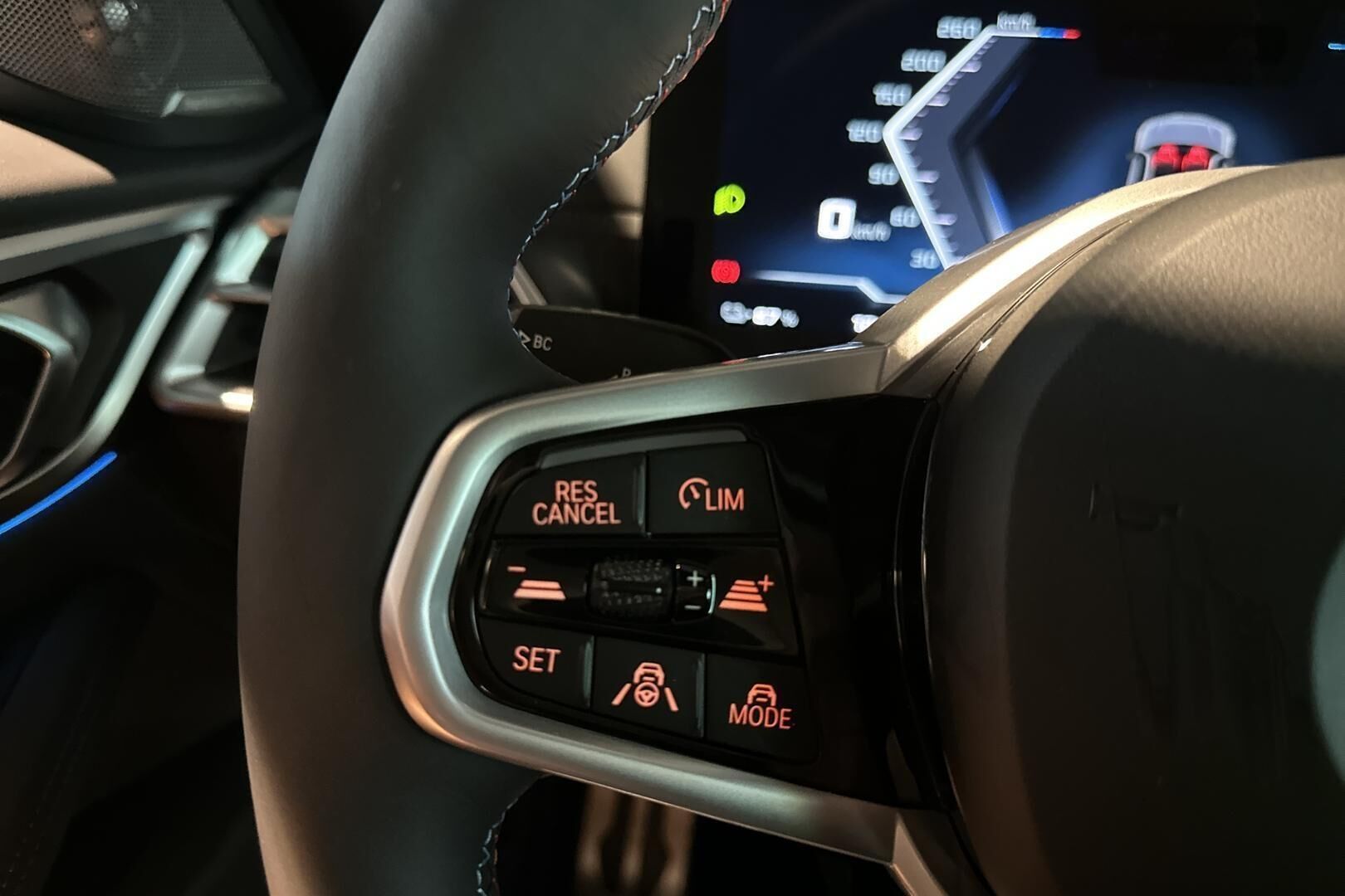 BMW i4 iso kuva 12