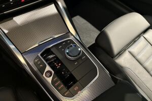 BMW i4 esikatselu 15