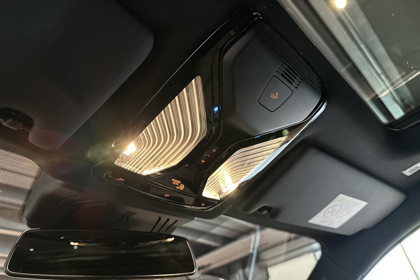 BMW i4 iso kuva 16