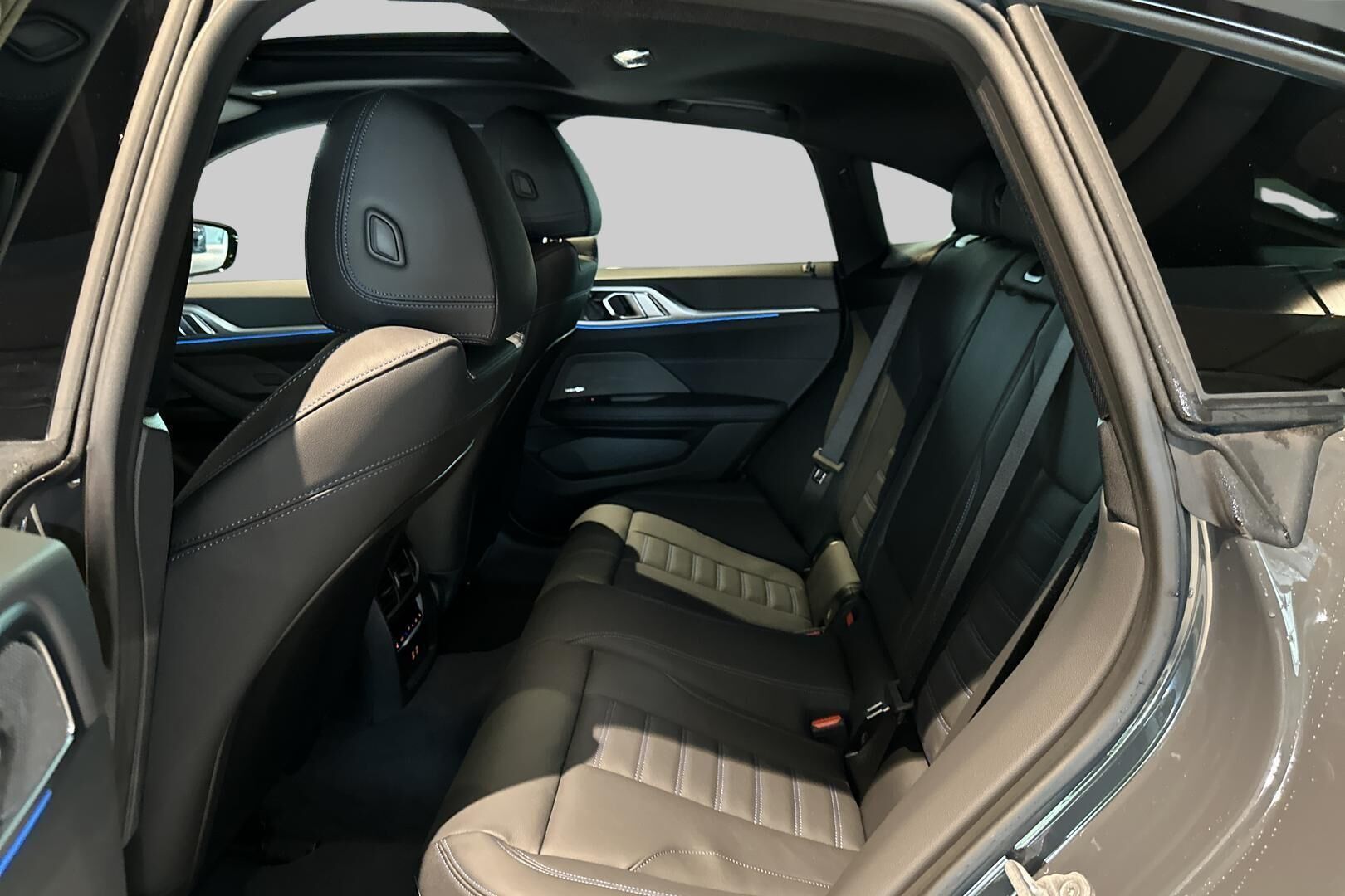 BMW i4 iso kuva 24