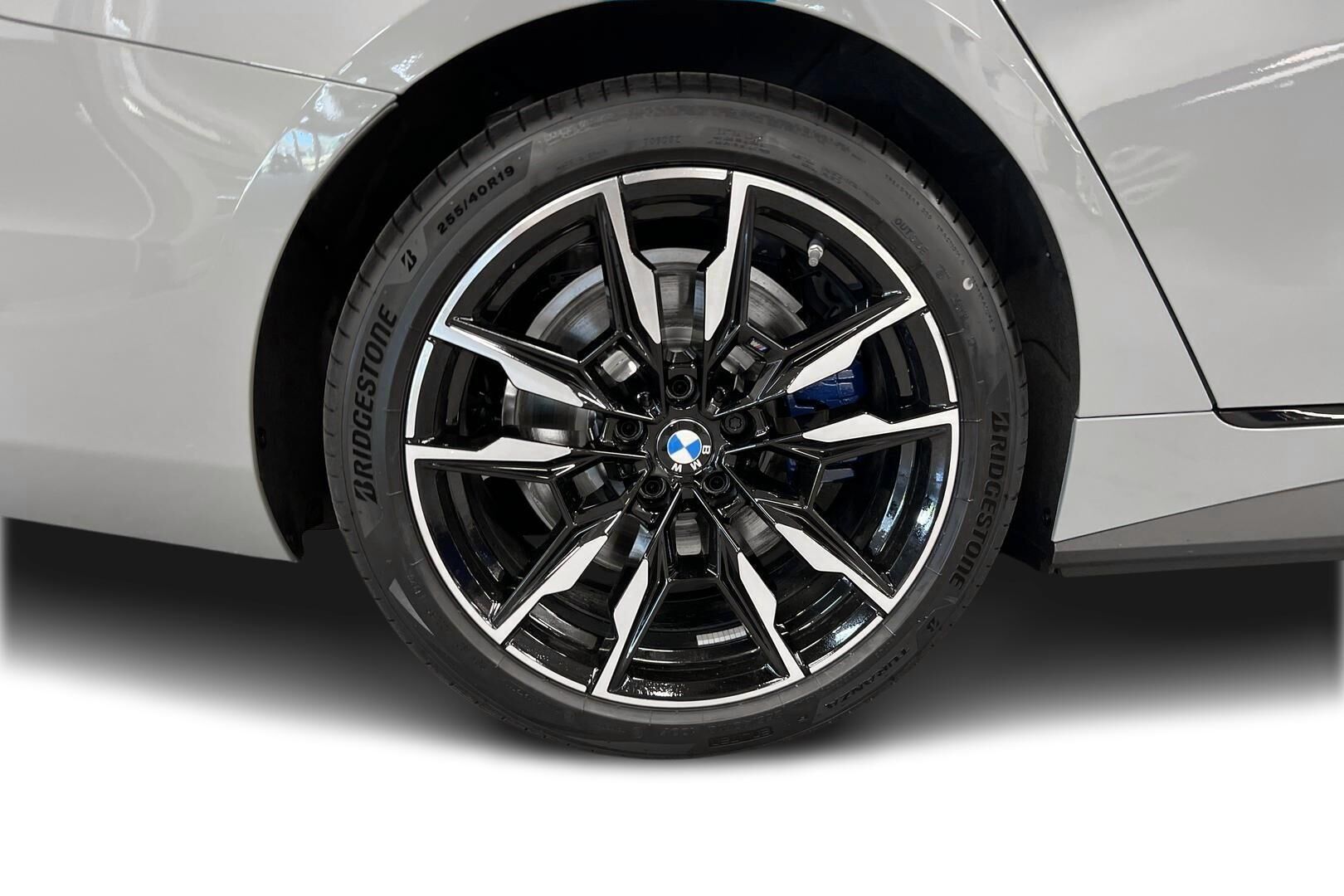 BMW I4 M60 iso kuva 11